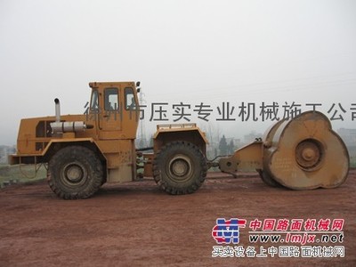 出租多锤头破碎机水泥路面改造混凝土路面破碎