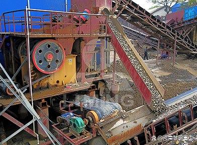 【碎石化水泥路破碎打裂压稳多锤头破碎机山东烟台龙口莱州招.