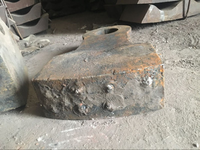 耐磨合金箱式破碎机锤头 提升粉碎设备性能的关键配件