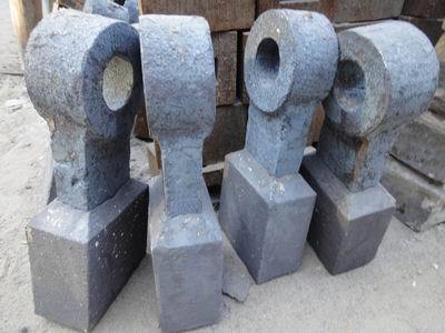 石头的克星 复合式破碎机锤头、耐磨颚板及异形配件